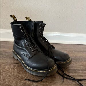 Dr. Martens Black Leather Lace-Up Boots (Women’s 9)